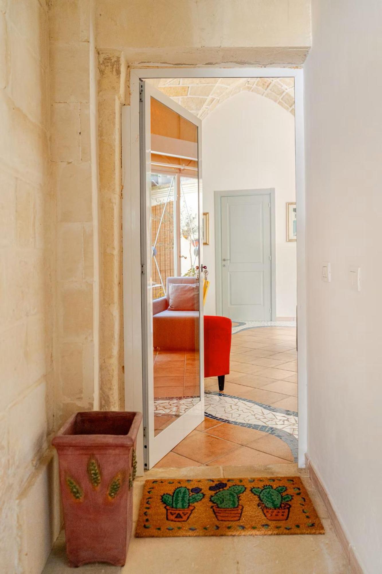 B&B Corte Dei Memoli Di Margiotta Giuseppina Lecce Exterior foto