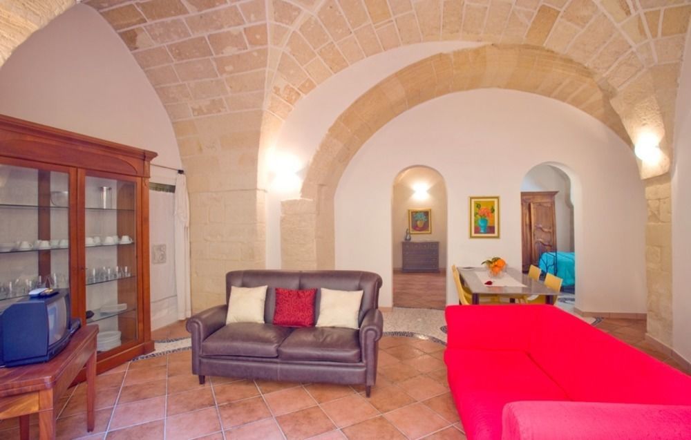 B&B Corte Dei Memoli Di Margiotta Giuseppina Lecce Exterior foto