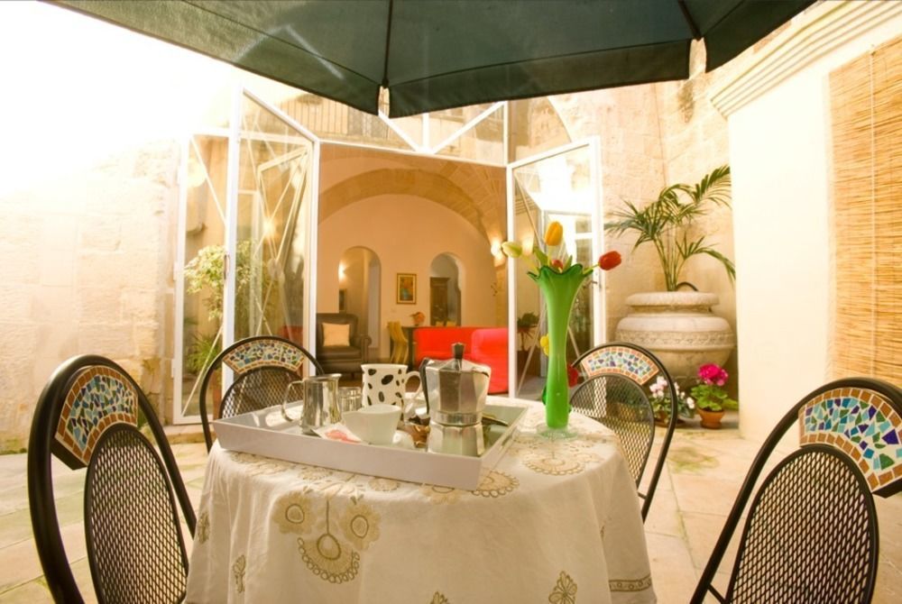 B&B Corte Dei Memoli Di Margiotta Giuseppina Lecce Exterior foto
